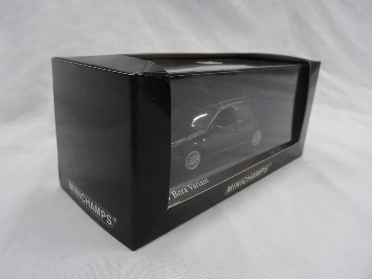 Volkswagen Bora Variant 1999 - 1:43 - Minichamps | bol
