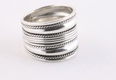 Brede zilveren ring met ribbels en kabelpatronen - maat 21