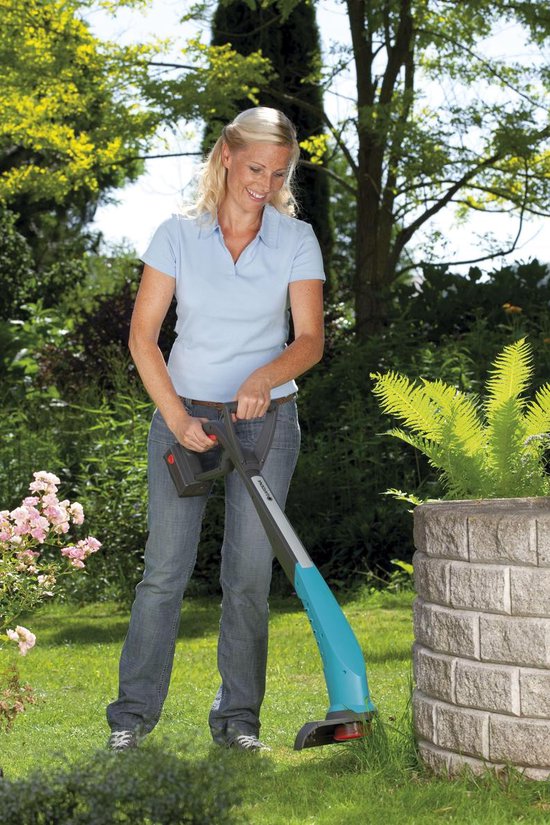 GARDENA SmallCut 300 Turbotrimmer - accucapaciteit 1,6 Ah - maaicirkel 230 mm - automatische draaddoorvoer van GARDENA — afbeelding 2