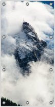 Tuinposter – Bergtop in de Wolken– 100x200cm Foto op Tuinposter (wanddecoratie voor buiten en binnen)