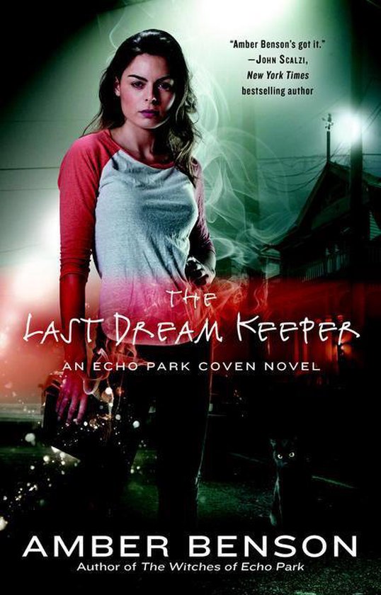 Vrouw met lang bruin haar, gekleed in een grijs-roze shirt, kijkt dromerig met een zwarte kat naast zich. 'The Last Dream Keeper' staat op de kaft.