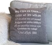 Kussen Kussenhoes met tekst cadeau Regels voor Bij Opa en Oma Thuis | vaderdag moederdag hoera jullie worden grootouders  zwangerschapsaankondiging | grijs met wit 40x40 cm