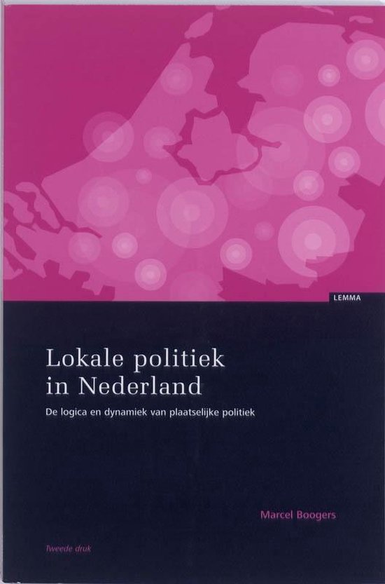 Boek 'Lokale politiek in Nederland' met een roze kaart van Nederland op de bovenkant en tekst op een donkerblauwe achtergrond.