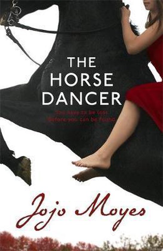 Boekomslag van 'The Horse Dancer' van Jojo Moyes, met een deel van een paard en een vrouw in een rode jurk.