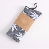 Wiet sokken - Cannabis sokken -  Hemp Leaf Socks - Skate sokken - Rasta sokken – Hennep sokken – Wietsokken - Wiet Grinder - Sokken - Feest Sokken - Grijs/Wit