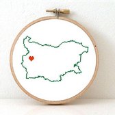 Bulgaria borduurpakket  - geprint telpatroon om een kaart van Bulgarije te borduren met een hart voor Sofia  - geschikt voor een beginner