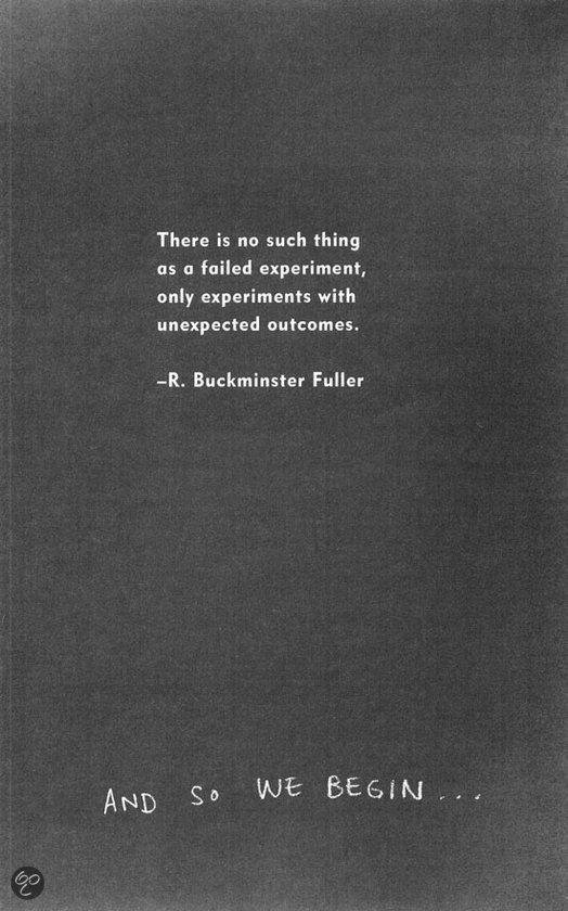 Donkergrijze pagina met een citaat van R. Buckminster Fuller en de tekst 'AND SO WE BEGIN...'.