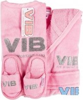 Giftset roze Babypakket - roze badjas - roze slabbetje met VIB en roze badslippertjes