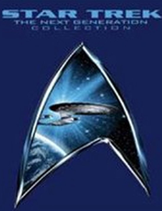 Voorzijde Star Trek: The Next Generation Motion Picture Collection DVD-box. Met het Starfleet-symbool dat de U.S.S. Enterprise en een ruimteschip toont tegen een blauwe, sterrenhemel.