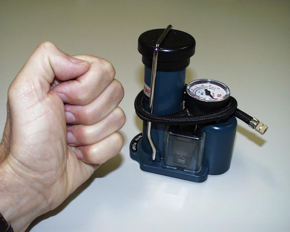 Voetpomp met drukmeter