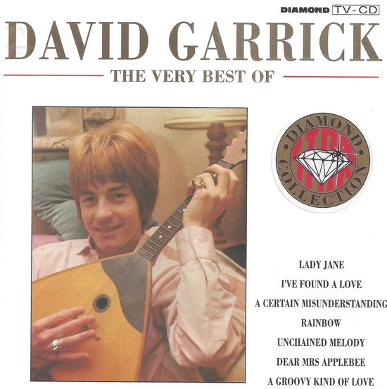 David Garrick met een balalaika, die een lichtroze overhemd draagt, met de tekst 'DAVID GARRICK - THE VERY BEST OF' en een diamantvormige collectie-sticker.