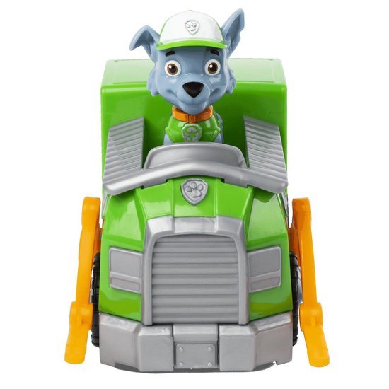 Aanzicht van voren van felgroene Paw Patrol Rocky recyclewagen met Rocky-figuur in de cabine.
