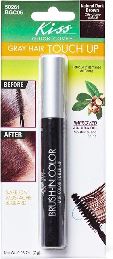 Verpakking Kiss Quick Cover Gray Hair Touch Up, kleur Natural Dark Brown. Met 'voor' en 'na' afbeeldingen van haar en een kwastje.