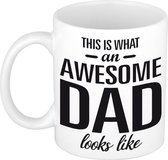 This is what an awesome dad looks like tekst cadeau mok / beker - Vaderdag - 300 ml