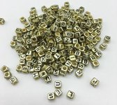 400 stuks goudkleurige alfabet kralen vierkant 6x6 mm