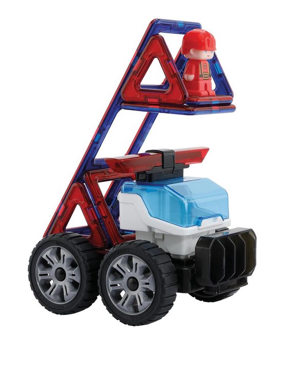 Magformers politie-voertuig met ladder, gebouwd met rode en blauwe magnetische onderdelen en brandweerfiguur.