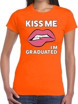 Kiss me i am gratuaded t-shirt oranje dames XS