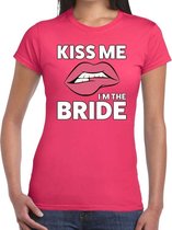 Kiss me I am The Bride t-shirt roze dames - feest shirts dames - vrijgezellenfeest kleding L