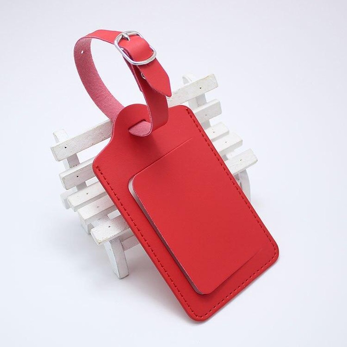 Bol.com KELERINO. Kofferlabels - Bagagelabels - Leer - Venster - 2 stuks - Rood aanbieding
