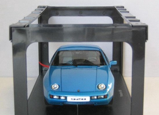 Porsche 928 1:18 Autoart Blauw 77901 | bol.com