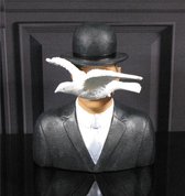 René Magritte - L'homme au chapeau melon - Mouseion Collection