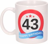 Tasse / tasse de signe de route d'anniversaire de 43 ans