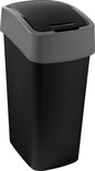 Poubelle Curver Flip Bin noire avec un rabat gris.