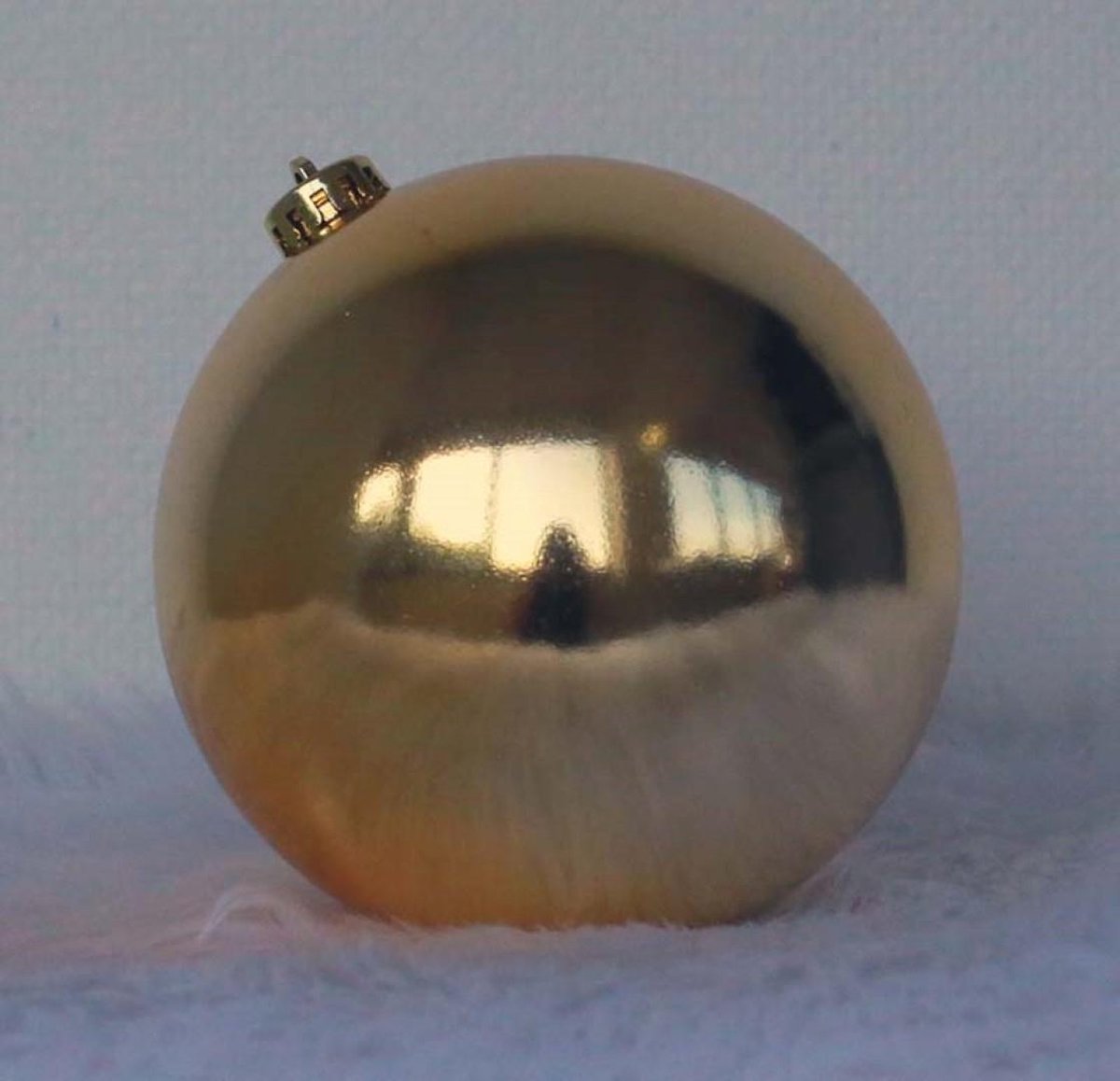 1 Onbreekbare kerstbal doorsnee 15 cm goud glanzend