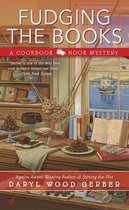 A Cookbook Nook Mystery 4 - Fudging the Books