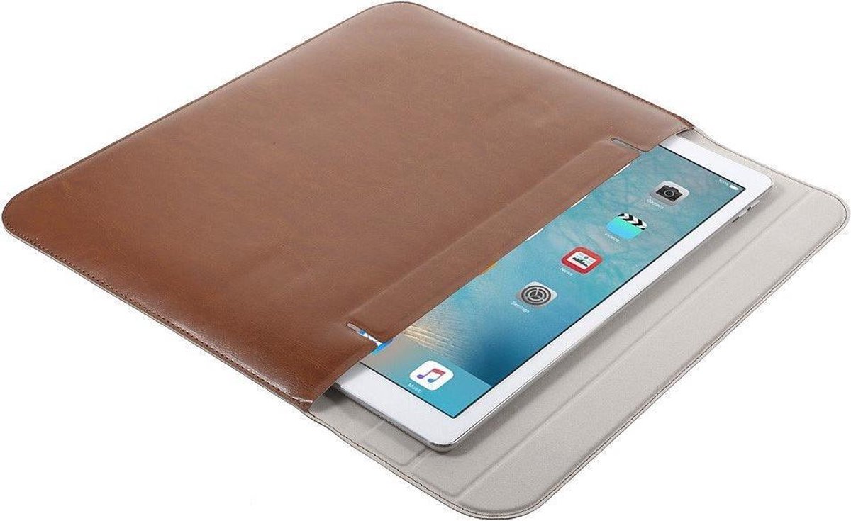 Shop4 - Geschikt voor MacBook 13 inch Pro Hoes - Sleeve met Stand Bruin