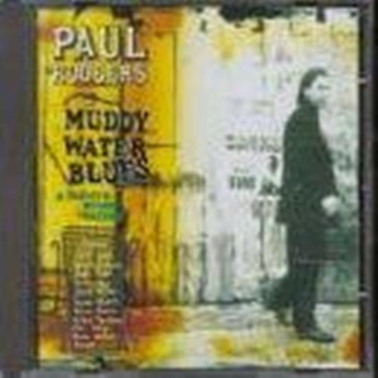 Albumcover 'Paul Rodgers Muddy Water Blues', met een afbeelding van een man in donkere kleding die langs een muur loopt.