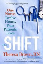 Boek kaft met de titel 'The Shift', over een verpleegkundige, met een zak met medische instrumenten en een horloge.