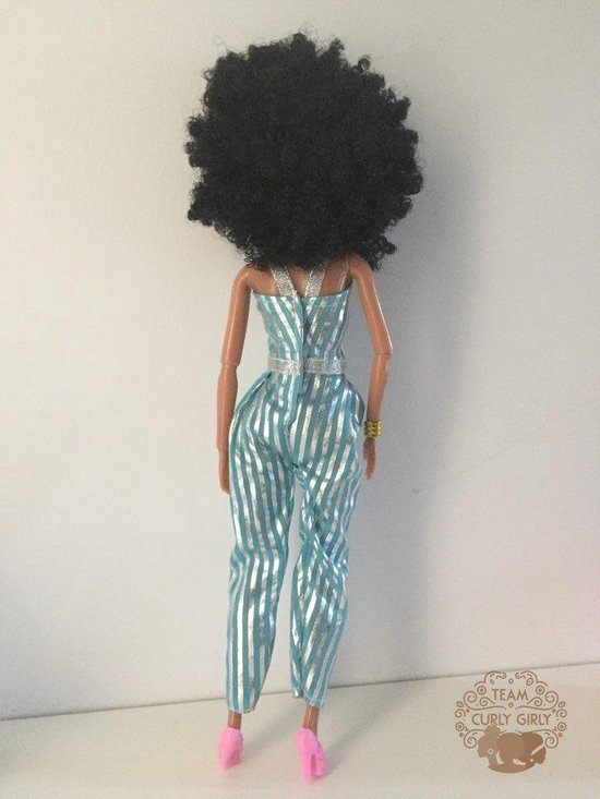 bol.com | Bruine barbie pop met afro krullend haar - Nayla - Bruine pop met  zwarte krullen -...