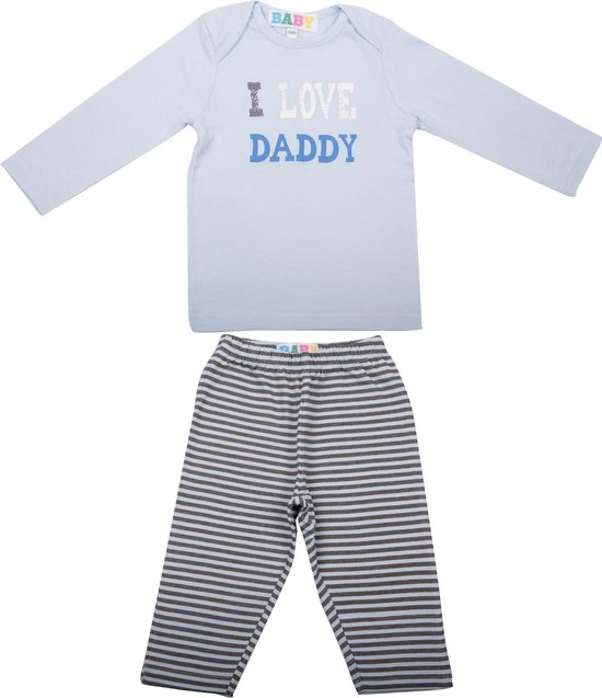 Lichtblauwe pyjamaset met lange mouw en lange broek. De top heeft een 'I LOVE DADDY' print, de broek is gestreept.
