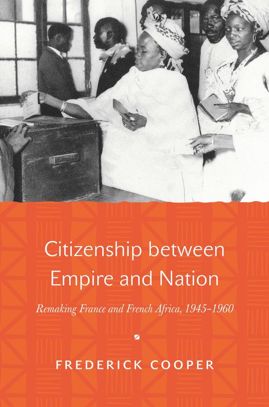 Groupe de personnes votant à une urne. Titre : Citizenship between Empire and Nation.