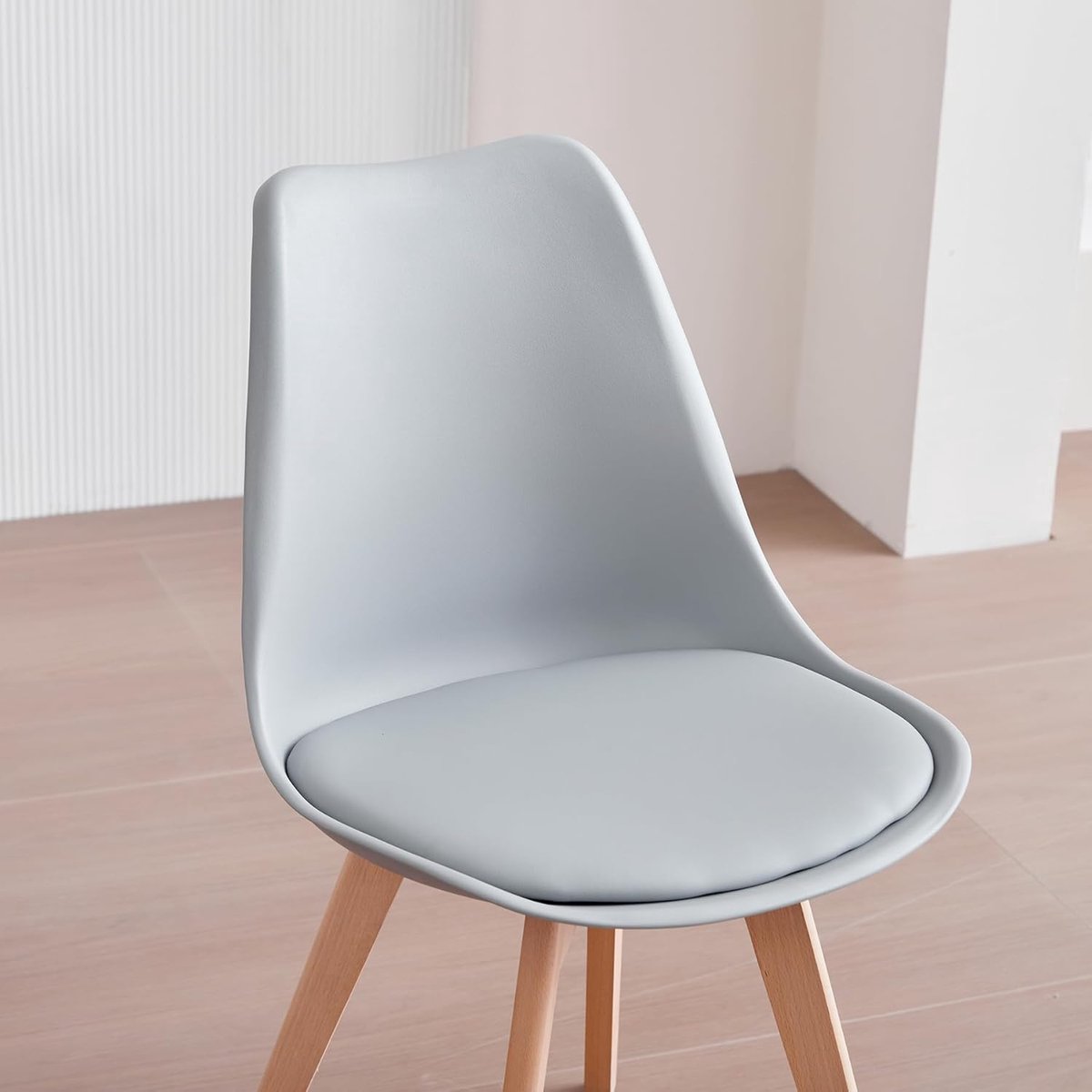 Scandinavische Design Eetkamerstoelen Set van 2 – Grijs – 42 x 49 x 83 cm – Ergonomische Kunstleren Kuipstoelen met Beukenhouten Poten