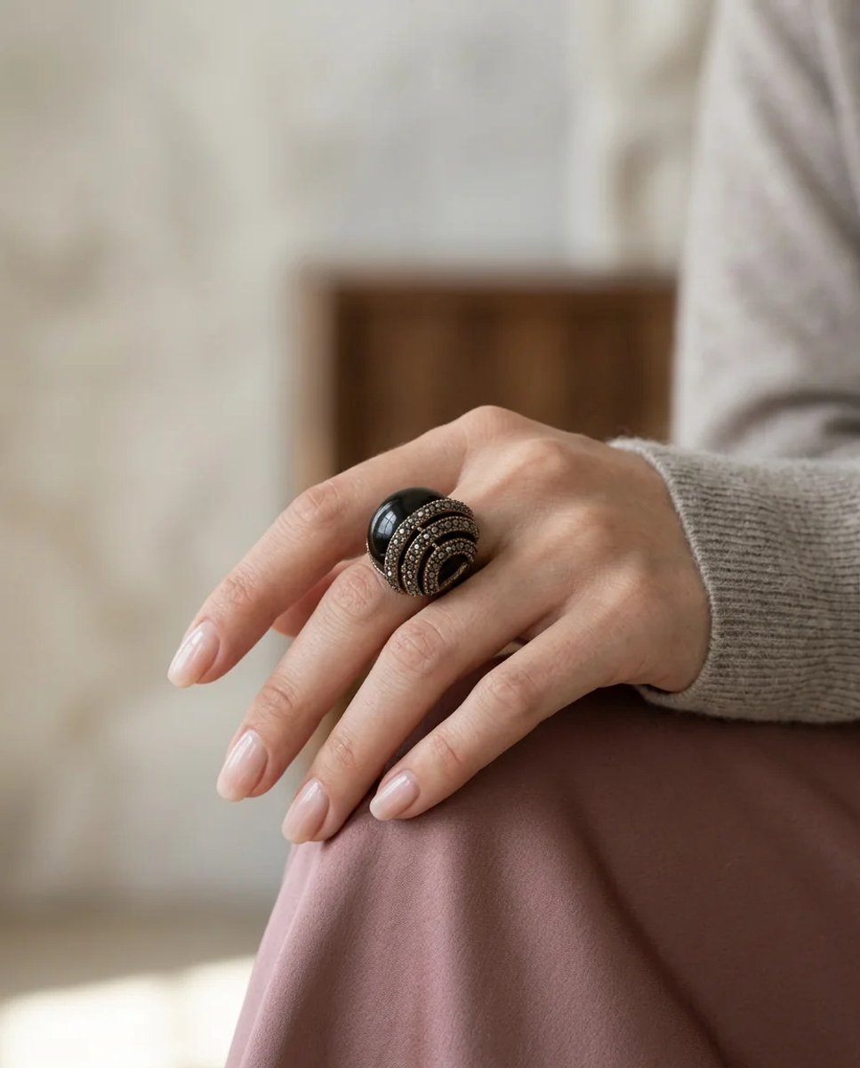 Dorvina Bronzen Dames Ring Antiek Sieraad Margazit Steen Bewerkt Zwart Rond Steen Verstelbaar Vintage Ring