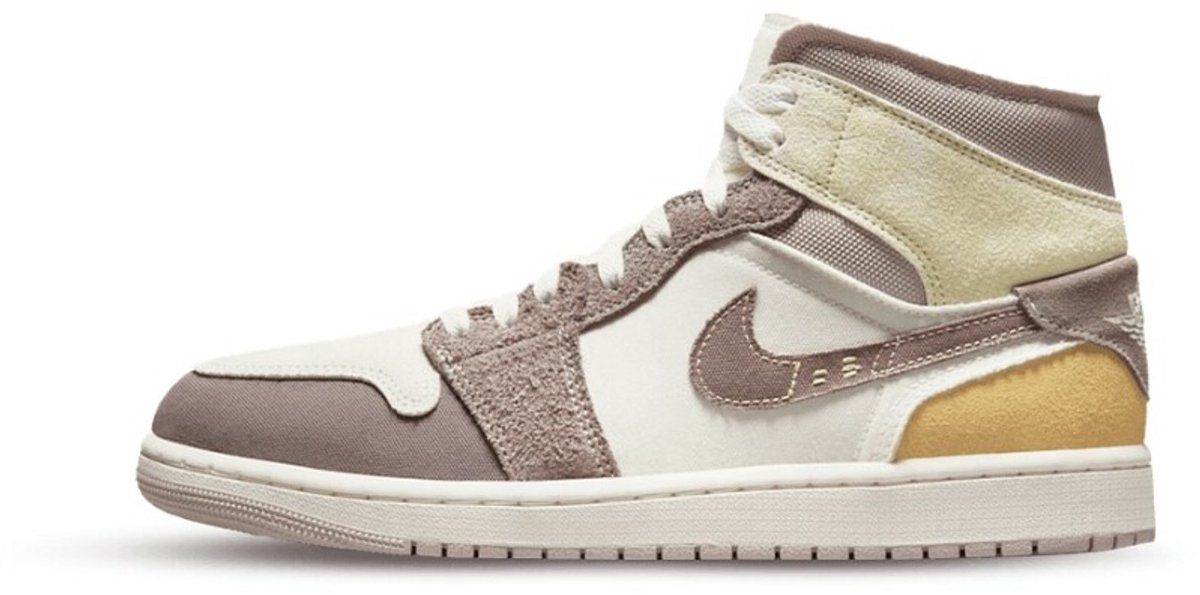 Air Jordan 1 Mid SE Craft ‘Sail Taupe Haze’ . Wit