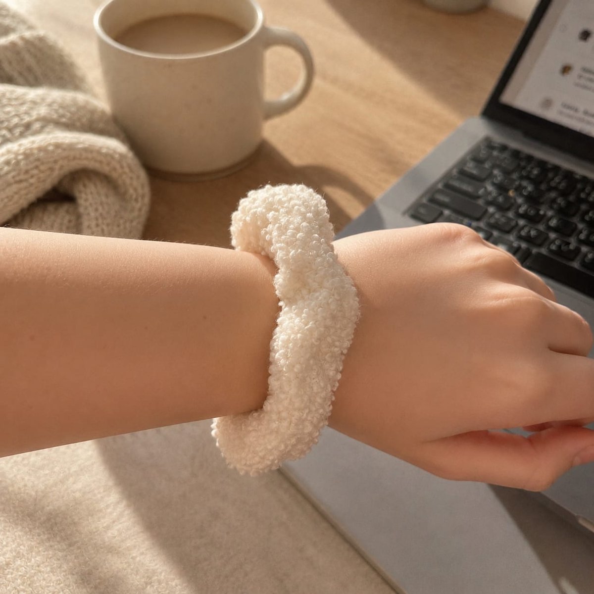 Luxe Scrunchie – Teddy, Satijn, Rib, Faux Fur & Bouclé – Haarvriendelijk Haarelastiek – Keuze uit 1, 3 of 6 Stuks