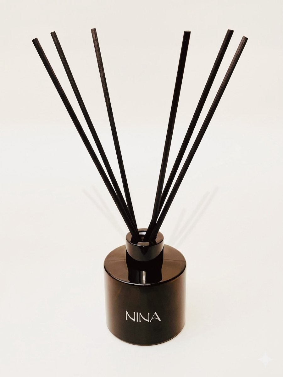 Nina Studio Geurstokjes Bloesem – Bamboe & Oranjebloesem – 100 ml – Handgemaakt – Huisparfum amber