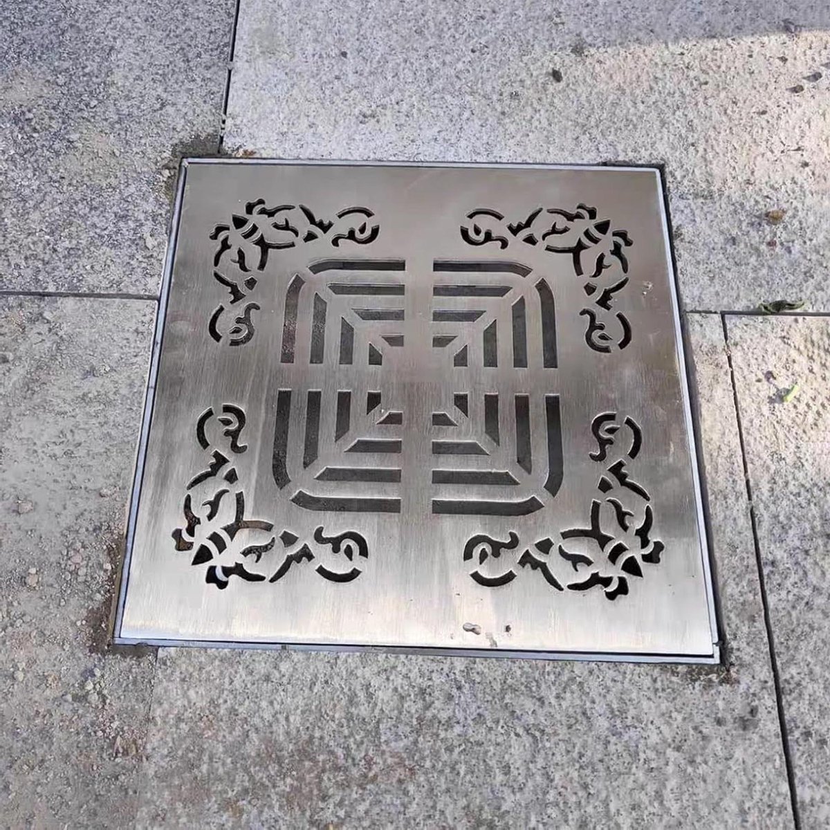 Afvoerput Deksel - Rooster - Tuin Drainage - Verstevigde Ribben - 30x30cm - Zilver