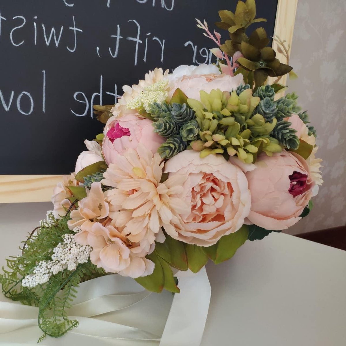 Bruidsboeket Kunstbloemen - Zijde Boeket - Bruiloft Decoratie - Luxe Afwerking Parels - 45 cm Lengte - Roze