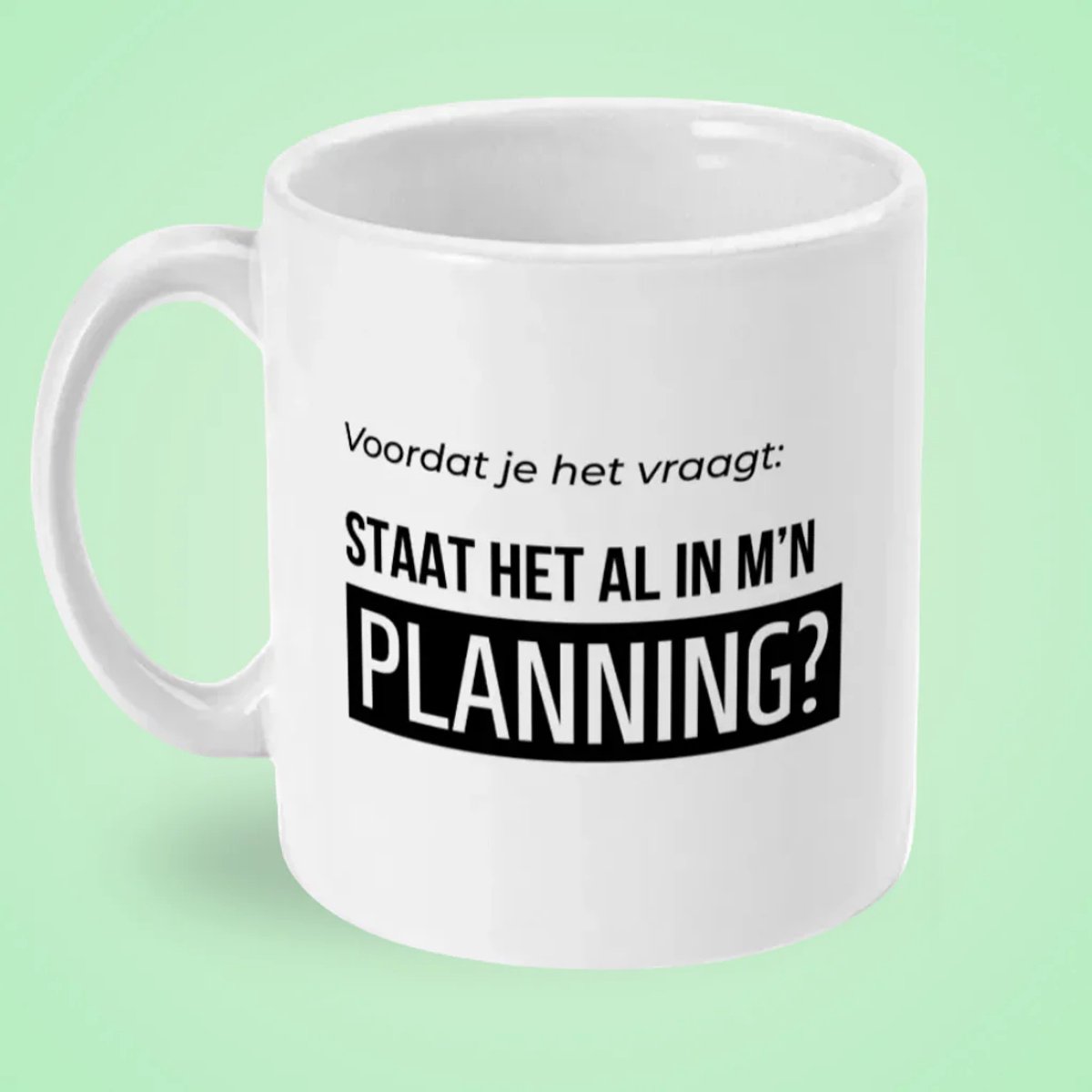 Mokster Cadeau Collega – Grappige Mok met Tekst Staat Het Al in M’n Planning – Kantoorhumor Koffiemok 325 ml