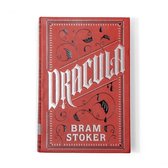 Dracula door Bram Stoker, rode kaft met zilveren letters en decoratieve ranken.