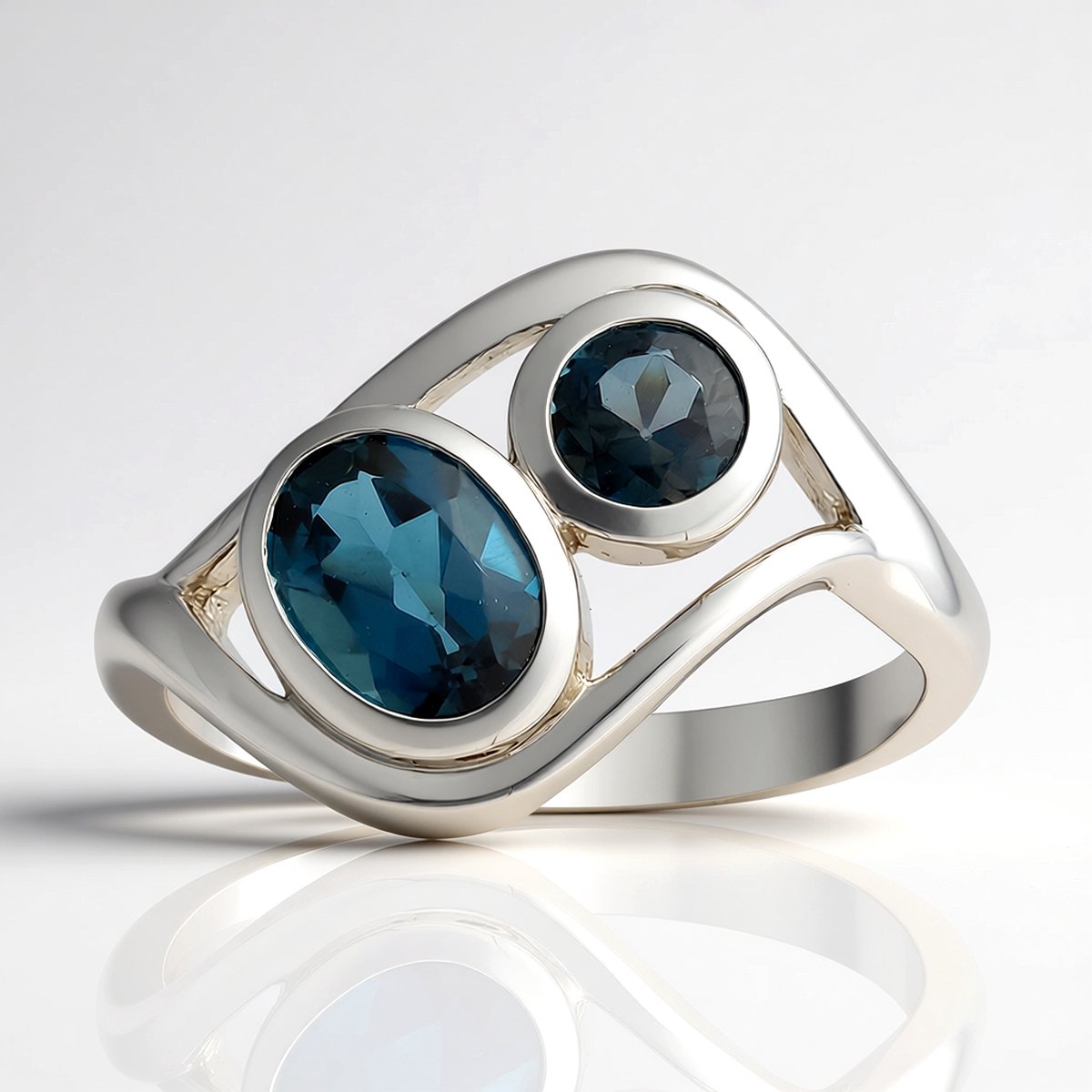 Cavill - Zilveren Ring met Palladium - 1,088 ct Londen Blauwe Topaas - Ovaal & Rond Facet - Elegante Braziliaanse Edelsteen - Unieke Zilveren Sieraden