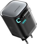 Zwarte Joyroom GaN-oplader met Europese stekker, USB-A en USB-C poorten en een platte kabel.