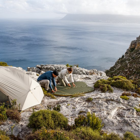 Naturehike Ultralichte warmtereflecterende slaapmat - Tuye R-waarde 3,5 - 7 cm dik luchtbed - Opblaasbaar & Compact voor winterkamperen - Zwart van Naturehike — afbeelding 4