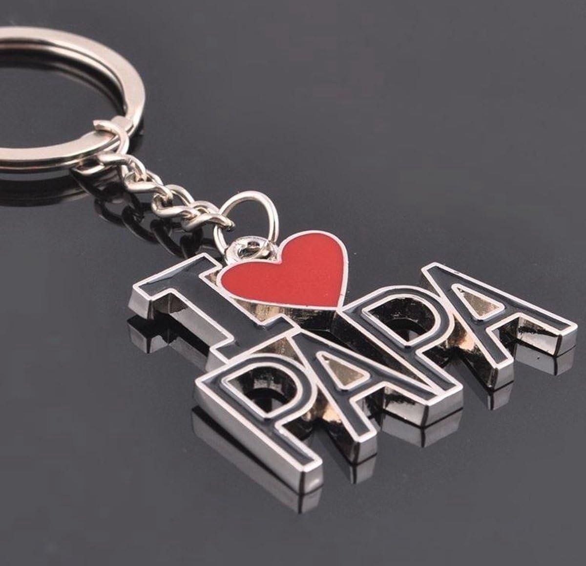 Okado Sleutelhanger I Love Papa – Sleutelhanger Vader met rood hart – Vaderdag cadeau, verjaardagscadeau en klein cadeau voor papa – Zilverkleurig/zwart/rood – 6 cm