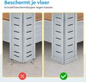 Detail van de poten van een stellingkast: links met krassen op de vloer, rechts met beschermvoetjes.