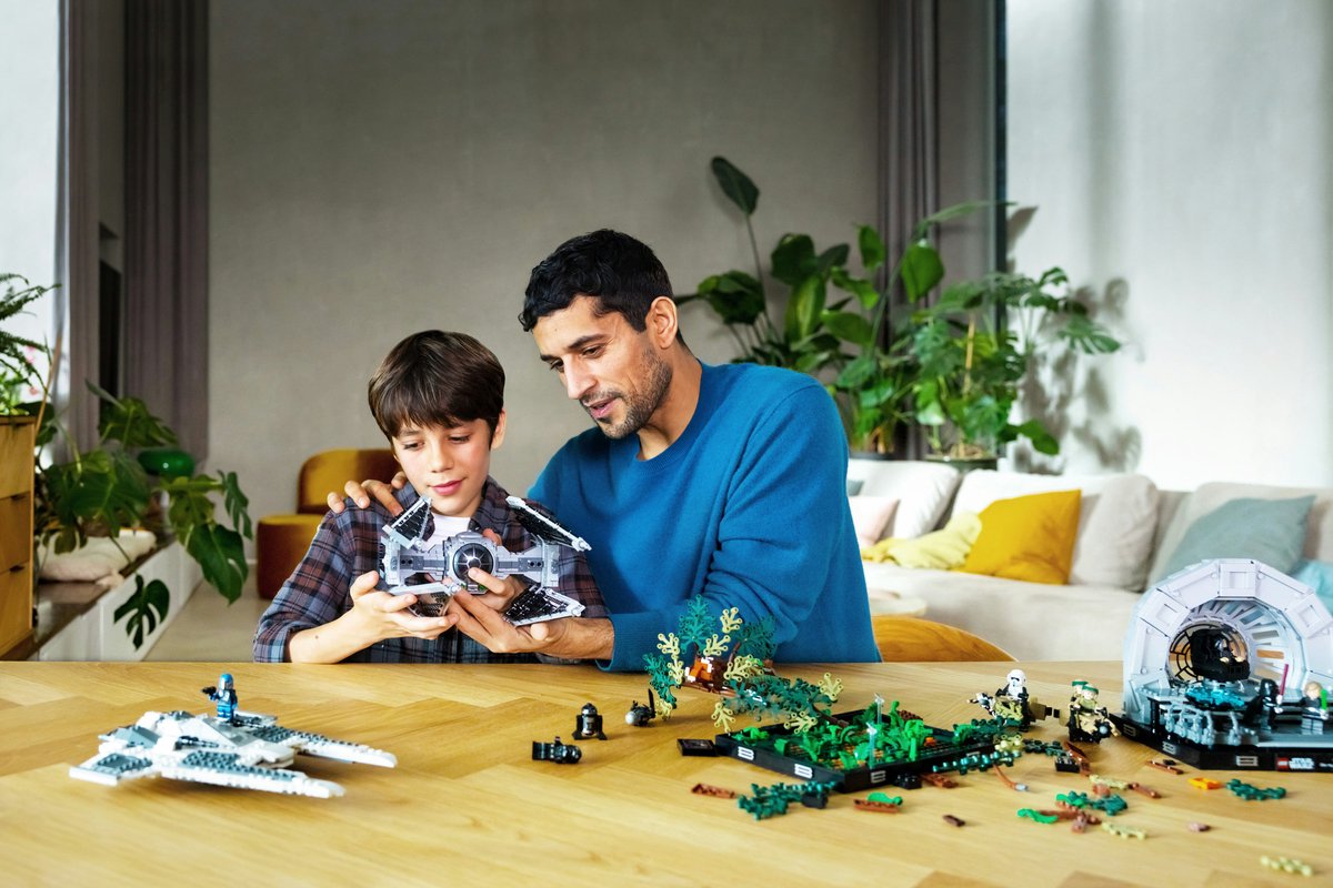 LEGO Star Wars Mandalorian Fang Fighter vs. TIE Interceptor Set - 75348 — afbeelding 5